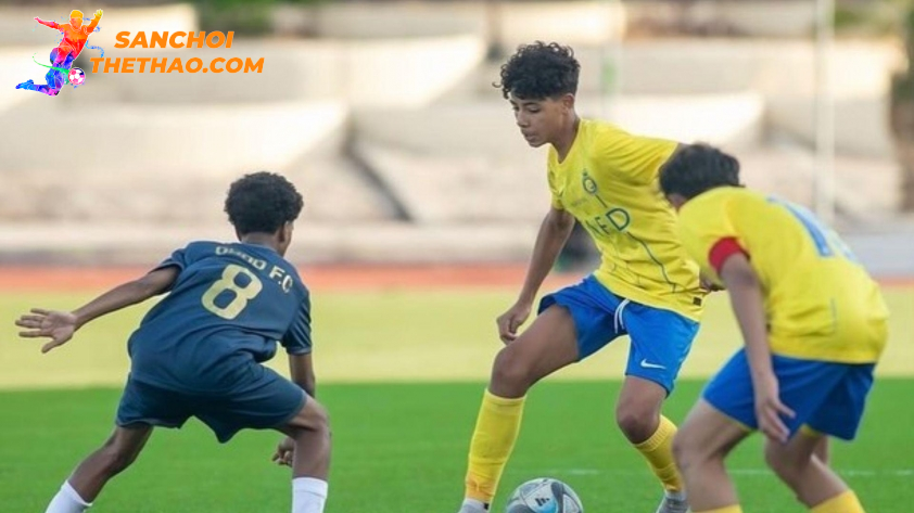 Cristiano Jr trưởng thành trong màu áo Al Nassr