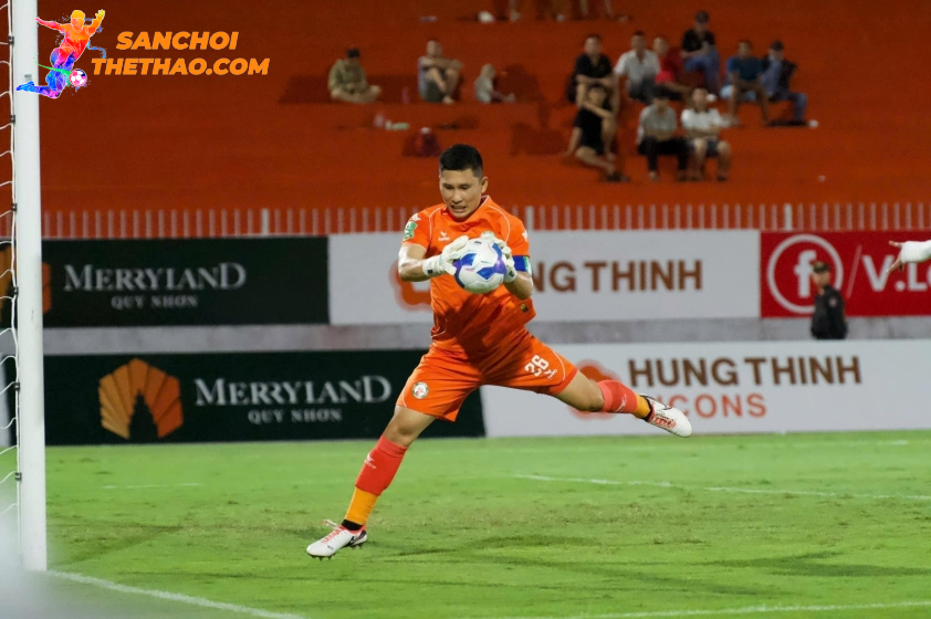 Thủ môn Huỳnh Tuấn Linh cũng vắng mặt ở vòng 11 V-League 2024/25 (Ảnh: FBNV)