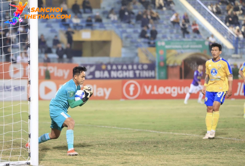 Thủ môn Đồng Tháp tiết lộ đội nhà chưa hề tập đá penalty trước trận gặp Hà Nội FC