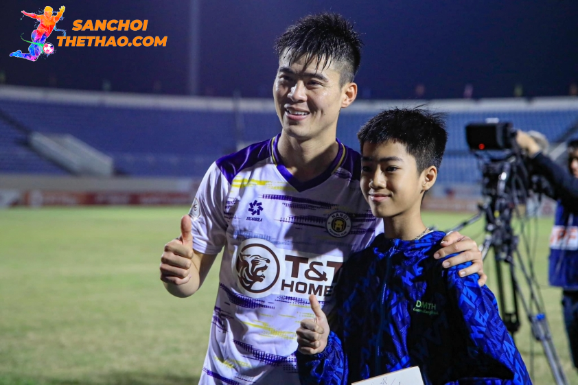 Cá nhân Duy Mạnh muốn cơ sở vật chất của V-League được cải thiện. (Ảnh: HNFC)