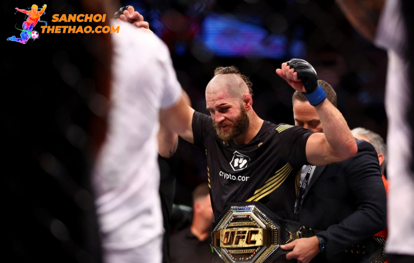 Jiri Prochazka từng là nhà vô địch hạng dưới nặng UFC sau chiến thắng trước Glover Teixeira tháng 6/2022 (Ảnh: Getty)