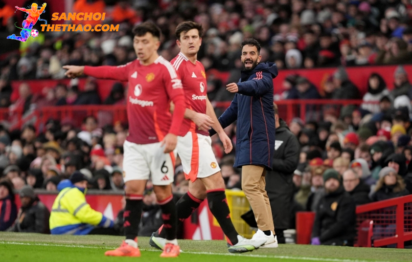 Amorim xác nhận Man Utd kích hoạt điều khoản gia hạn với Maguire.